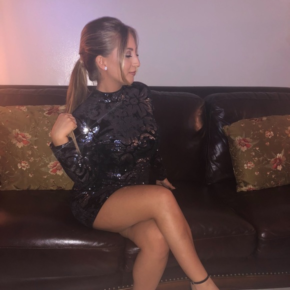 Formal open back velvet dress - Picture 3 of 3